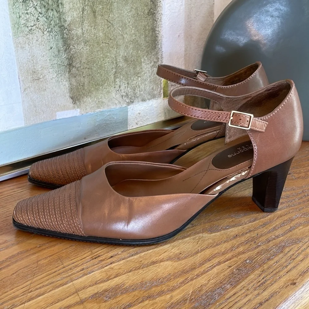 💐 Liz Clayborne medium brown leather ankle strap square pointed toe heels